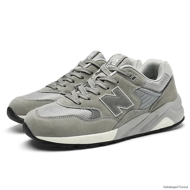 New Balance retro-style grey sports shoes