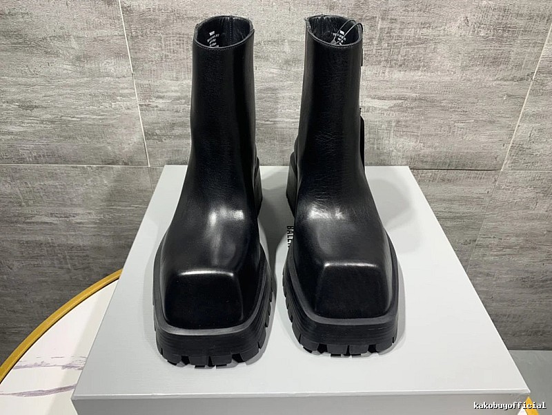 Chelsea Boot with Black Ankle Boot for Casual Outfits