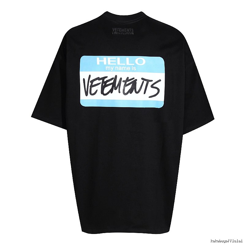 Logo Detail Statement graphic T-shirt Black Colorful Lucky with Functional Detail