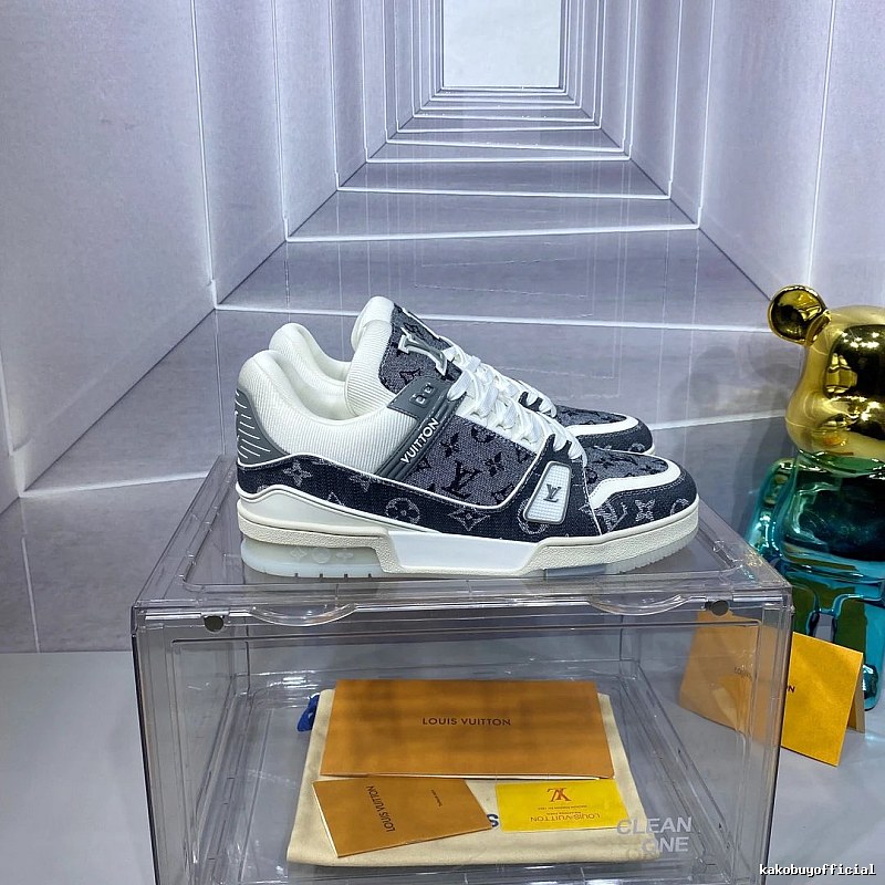 Louis Vuitton Gray Low-top Sneaker with Gray for Casual Outfits