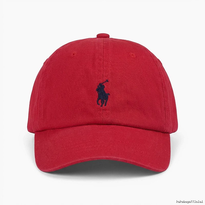 The classic and simple style red hat of Ralph Lauren